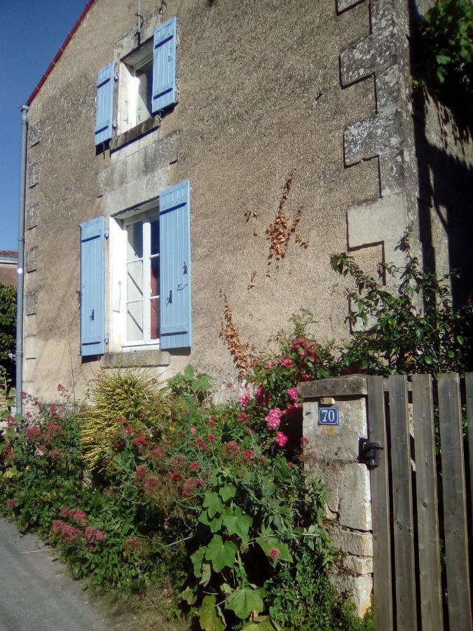Les Volets Bleus Arçais Exterior foto